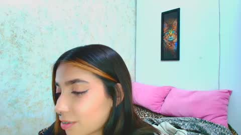 rousse_violet online show from 02-27-25, 08:20