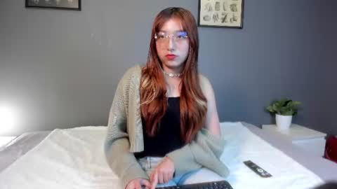 Snapshot of roussy_spicy chatting on 06-12-26, 03:49 Roussy online show from 06-12-26, 03:49