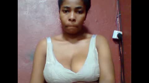 Snapshot of rovaelyah chatting on 03-15-26, 02:28 rovaelyah online show from 03-15-26, 02:28