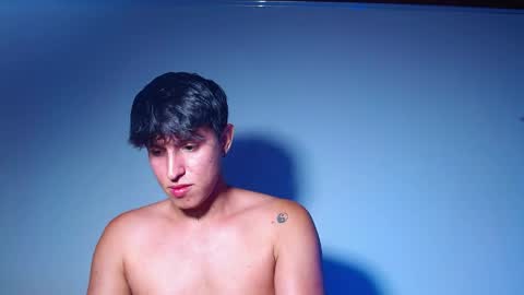 rowanboy23 online show from 04-22-26, 04:04