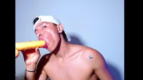 rowanboy23 online show from 06-01-26, 10:44