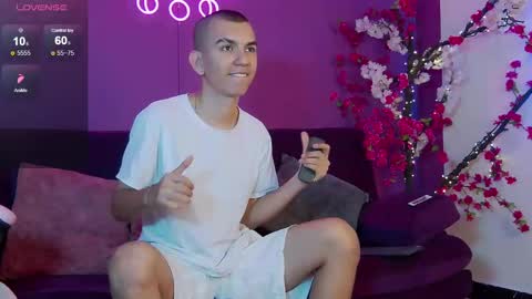 Snapshot of rowancley chatting on 09-20-25, 12:50 Rowan online show from 09-20-25, 12:50