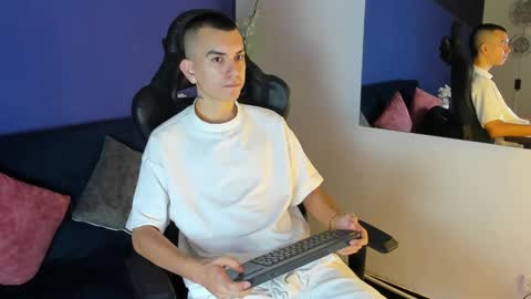 Snapshot of rowancley chatting on 11-11-25, 11:21 Rowan online show from 11-11-25, 11:21