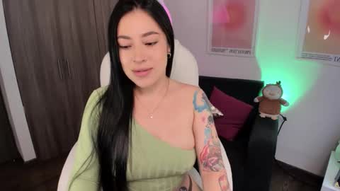 Snapshot of roxana_04_ chatting on 11-10-25, 02:16 Rox online show from 11-10-25, 02:16