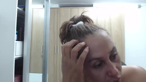 Roxana online show from 12-10-24, 01:54