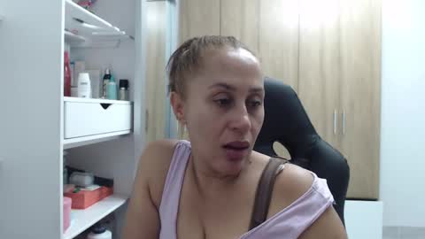Roxana online show from 12-17-24, 01:50