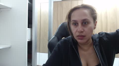 Roxana online show from 01-15-25, 04:15