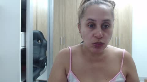 Roxana online show from 01-27-25, 04:20