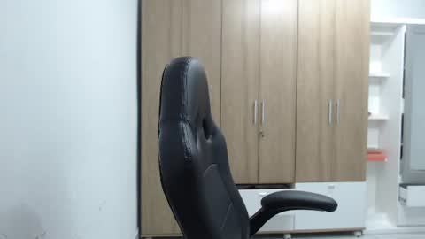 Roxana online show from 06-17-26, 02:03