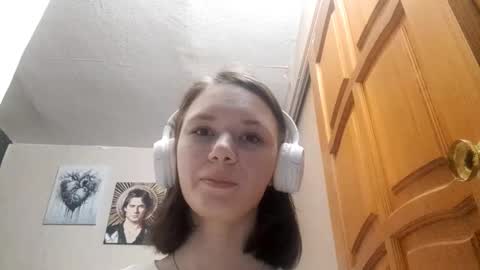 Mia online show from 09-24-25, 03:26