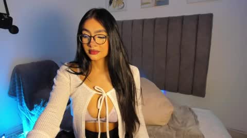 Roxane online show from 03-17-26, 08:28