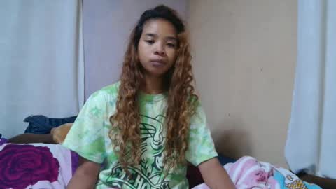 Snapshot of roxanne_98 chatting on 10-10-25, 03:16 roxanne_98 online show from 10-10-25, 03:16