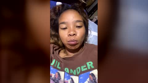 Snapshot of roxanne_98 chatting on 04-05-26, 01:47 roxanne_98 online show from 04-05-26, 01:47