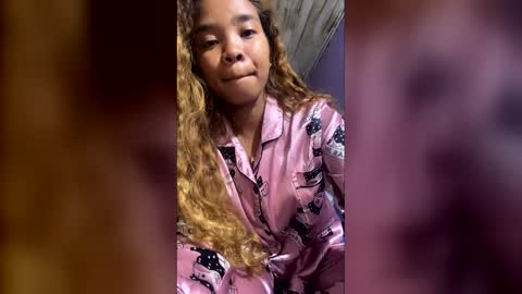 Snapshot of roxanne_98 chatting on 04-06-26, 04:30 roxanne_98 online show from 04-06-26, 04:30