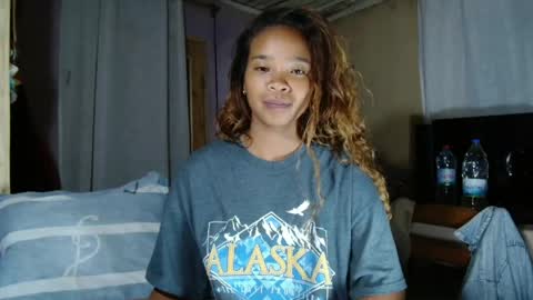 Snapshot of roxanne_98 chatting on 04-17-26, 06:00 roxanne_98 online show from 04-17-26, 06:00
