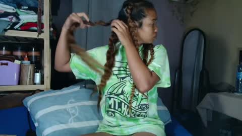 Snapshot of roxanne_98 chatting on 04-19-26, 02:11 roxanne_98 online show from 04-19-26, 02:11