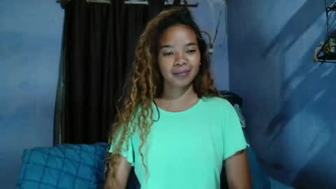 Snapshot of roxanne_98 chatting on 04-29-26, 02:26 roxanne_98 online show from 04-29-26, 02:26