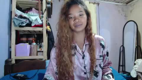 Snapshot of roxanne_98 chatting on 05-06-26, 05:03 roxanne_98 online show from 05-06-26, 05:03