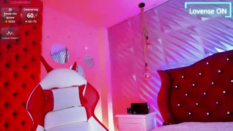 roxanne_han online show from 04-30-26, 12:00