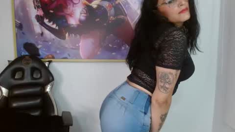 Roxanne online show from 10-27-25, 08:02