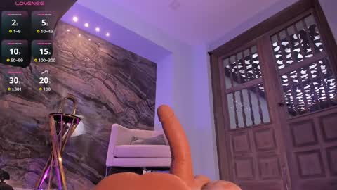 Roxanne Hill  online show from 04-01-26, 01:41