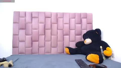 Snapshot of roxannehott chatting on 04-06-26, 07:37 ross brown online show from 04-06-26, 07:37