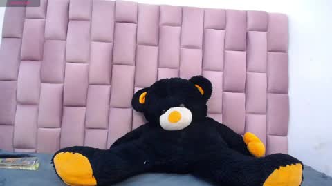 Snapshot of roxannehott chatting on 04-08-26, 08:09 ross brown online show from 04-08-26, 08:09