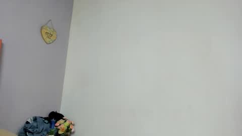 Snapshot of roxanneowens chatting on 05-15-26, 12:12 Juliana 3 online show from 05-15-26, 12:12