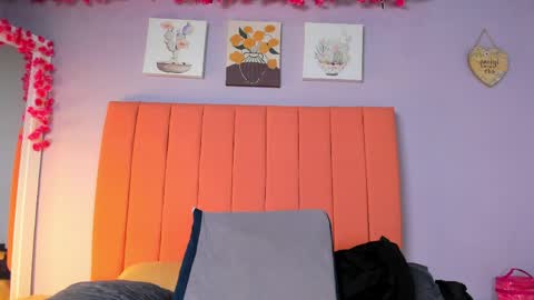 Snapshot of roxanneowens chatting on 05-20-26, 12:11 Juliana 3 online show from 05-20-26, 12:11