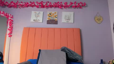 Snapshot of roxanneowens chatting on 05-22-26, 12:11 Juliana 3 online show from 05-22-26, 12:11