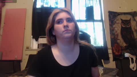 Snapshot of roxanneroulette chatting on 09-27-25, 04:01 Silver online show from 09-27-25, 04:01