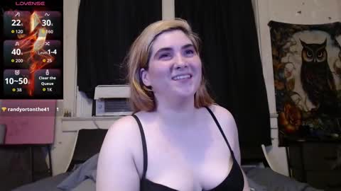 Snapshot of roxanneroulette chatting on 10-05-25, 01:37 Silver online show from 10-05-25, 01:37