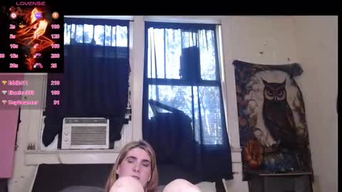 Snapshot of roxanneroulette chatting on 10-15-25, 02:50 Silver online show from 10-15-25, 02:50