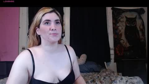 Snapshot of roxanneroulette chatting on 10-17-25, 05:10 Silver online show from 10-17-25, 05:10