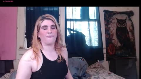 Snapshot of roxanneroulette chatting on 10-17-25, 06:54 Silver online show from 10-17-25, 06:54