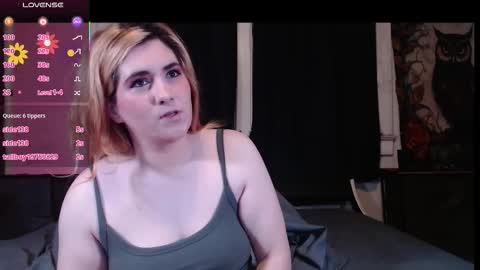 Snapshot of roxanneroulette chatting on 10-28-25, 11:51 Silver online show from 10-28-25, 11:51