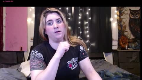 Snapshot of roxanneroulette chatting on 11-06-25, 01:06 Silver online show from 11-06-25, 01:06