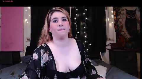 Snapshot of roxanneroulette chatting on 11-07-25, 05:40 Silver online show from 11-07-25, 05:40