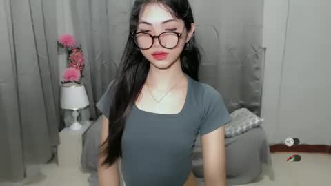 Snapshot of roxie_fuckdoll chatting on 12-19-24, 01:18 Roxie online show from 12-19-24, 01:18