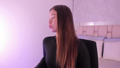 Roxie  online show from 01-24-25, 07:28