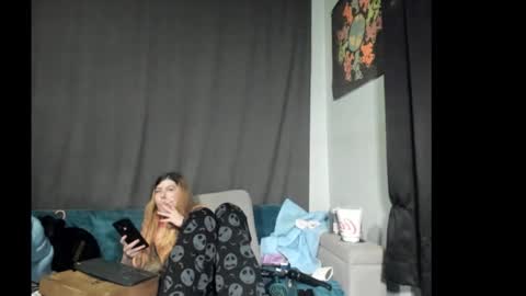 roxihazeleyes online show from 12-23-25, 06:44