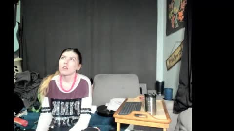 Snapshot of roxihazeleyes chatting on 03-04-26, 04:13 roxihazeleyes online show from 03-04-26, 04:13