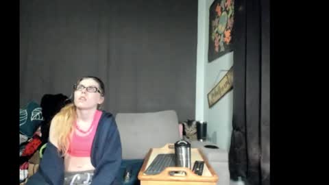 Snapshot of roxihazeleyes chatting on 03-05-26, 05:09 roxihazeleyes online show from 03-05-26, 05:09
