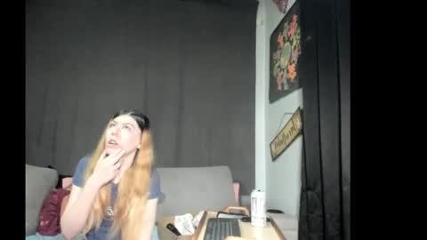Snapshot of roxihazeleyes chatting on 03-10-26, 10:31 roxihazeleyes online show from 03-10-26, 10:31