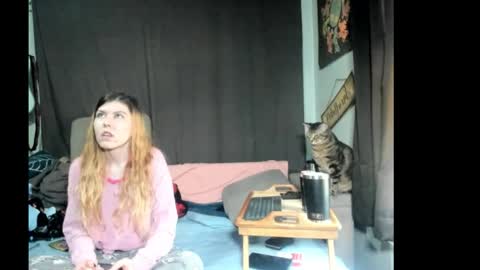 Snapshot of roxihazeleyes chatting on 03-15-26, 02:01 roxihazeleyes online show from 03-15-26, 02:01