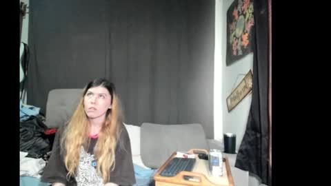 Snapshot of roxihazeleyes chatting on 03-16-26, 06:01 roxihazeleyes online show from 03-16-26, 06:01