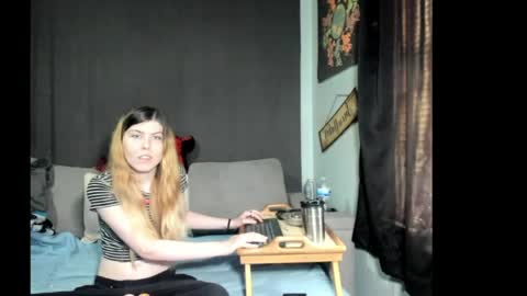 Snapshot of roxihazeleyes chatting on 03-31-26, 02:17 roxihazeleyes online show from 03-31-26, 02:17