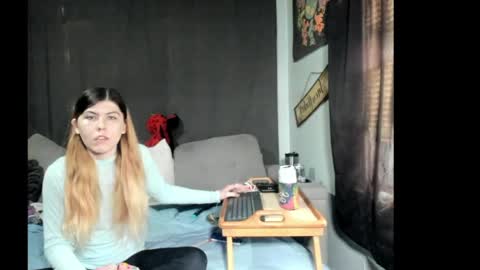Snapshot of roxihazeleyes chatting on 04-03-26, 06:28 roxihazeleyes online show from 04-03-26, 06:28