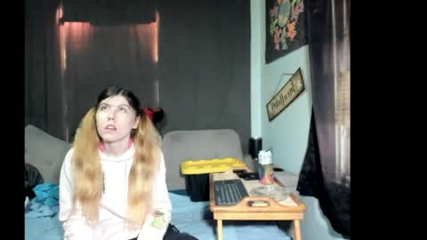 Snapshot of roxihazeleyes chatting on 04-06-26, 10:33 roxihazeleyes online show from 04-06-26, 10:33