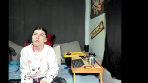 Snapshot of roxihazeleyes chatting on 04-08-26, 03:17 roxihazeleyes online show from 04-08-26, 03:17